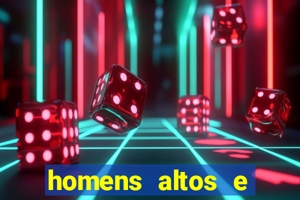 homens altos e sarados pelados